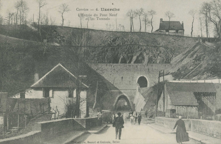Uzerche : "Corrèze - 4 - Uzerche - L'entrée du pont neuf et les tunnels".