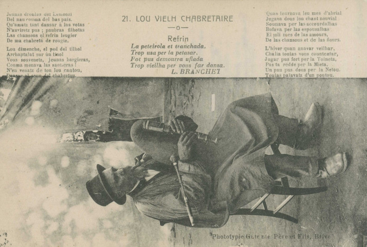 Folklore : "21. Lou vielh chabretaire". Paroles d'une chanson de léon Branchet. Portrait d'Auguste Doussaud, forgeron à Arnac-Pompadour, lors du concours de chabrette de Juillac en 1906.