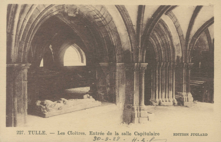Tulle : "227. Tulle. - Les cloîtres. Entrée de la salle capitulaire".