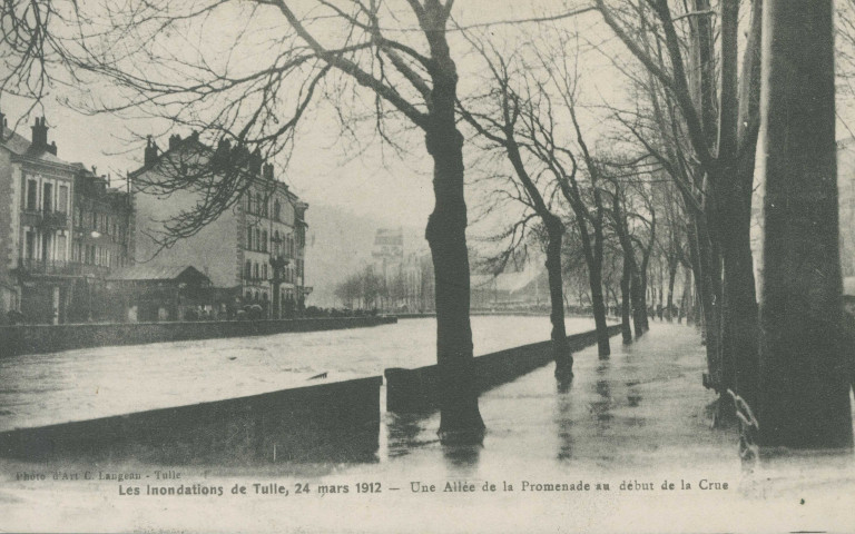 Tulle : "Les inondations de Tulle, 24 mars 1912 - Une allée de la Promenade au début de la crue".