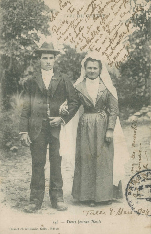 Folklore : "Type du Centre - 143 - Deux jeunes novis".