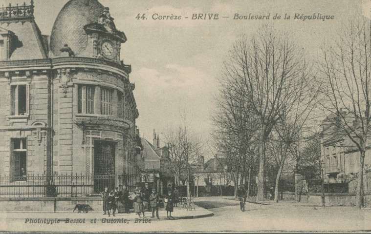 Brive-la-Gaillarde : "44. Corrèze - Brive - Boulevard de la République".