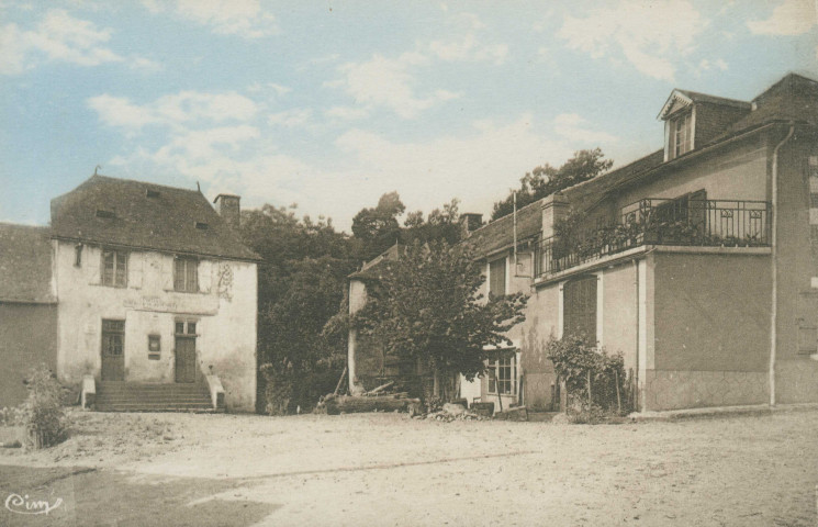 Saint-Hilaire-Peyroux : "St-Hilaire-Peyroux (Corrèze) - Place de la poste".
