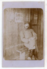 [Lieu inconnu] : portrait de Gabriel Sallas sur un banc.