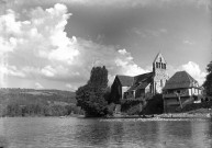 La Chapelle des Pénitents : bas-côté nord et maison.