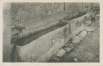 Yssandon : "11. - Yssandon (Corrèze) - Anciens sarcophages provenant du Monastère des moines du Chalard (servant actuellement d'abreuvoirs)".