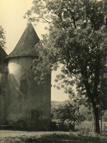 Ferme à tour ronde.