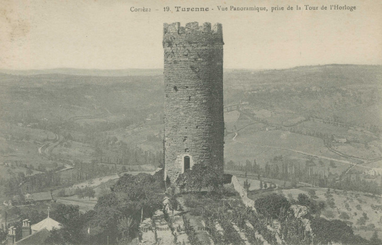 Turenne : "Corrèze. - 19. Turenne - Vue panoramique, prise de la tour de l'Horloge".