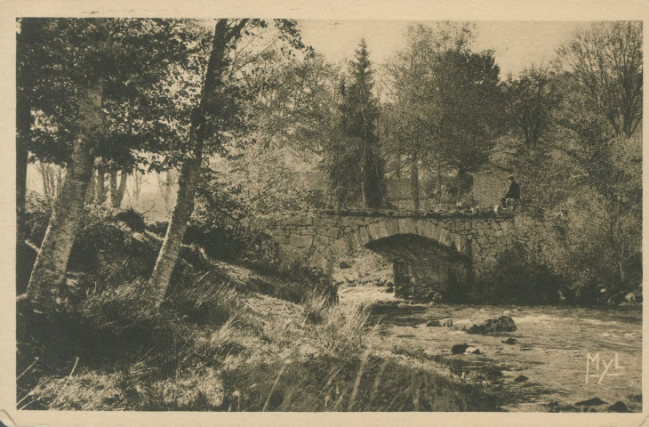 Bugeat : "La Corrèze pittoresque - Environs de Bugeat. - Pont et moulin du Pelaud".