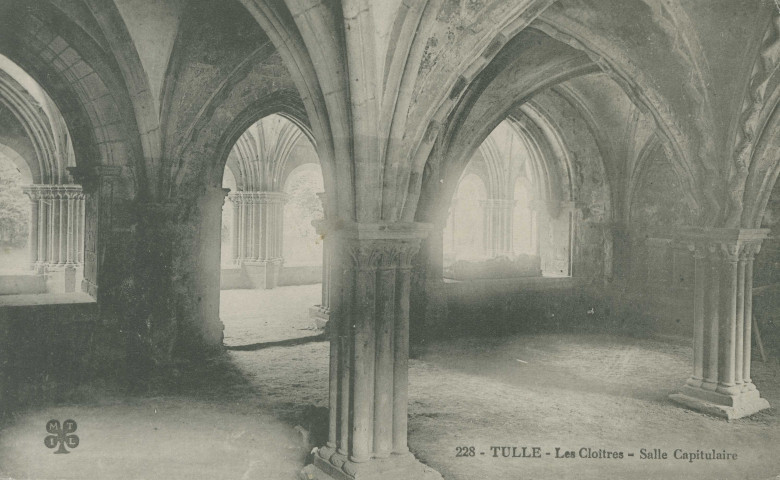 Tulle : "228 - Tulle - Les cloîtres - Salle capitulaire".