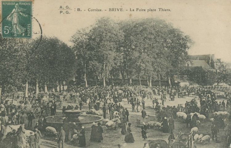 Brive-la-Gaillarde : "- Corrèze. - Brive - La foire place Thiers.".