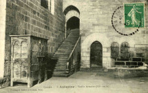 "Corrèze - 3. Aubazine - Vieille Armoire (XIIe siècle)".