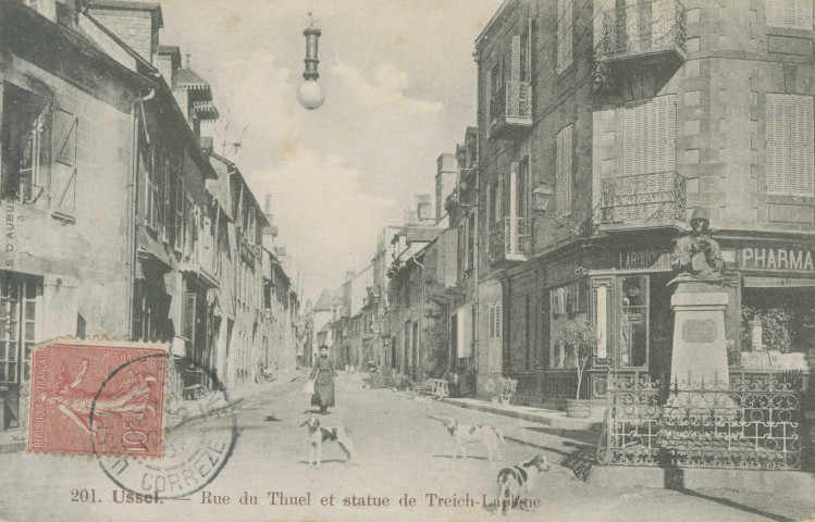 Ussel : "201. Ussel. - Rue du Thuel et statue de Treich-Laplène".