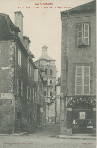 Beaulieu-sur-Dordogne : "La Corrèze - 83. - Beaulieu. - Rue de la République".