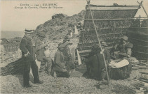 Allassac : "Corrèze - 9 - Allassac - groupe de carriers - l'heure du déjeuner".
