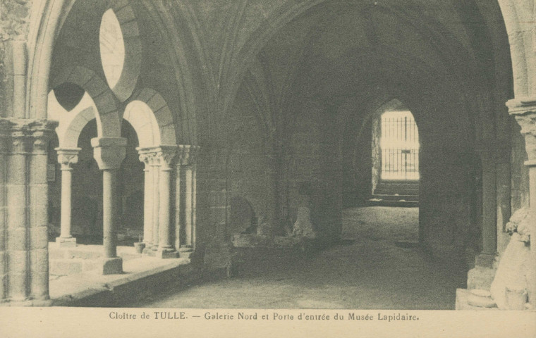 Tulle : "Cloître de Tulle. - Galerie Nord et porte d'entrée du Musée lapidaire.".