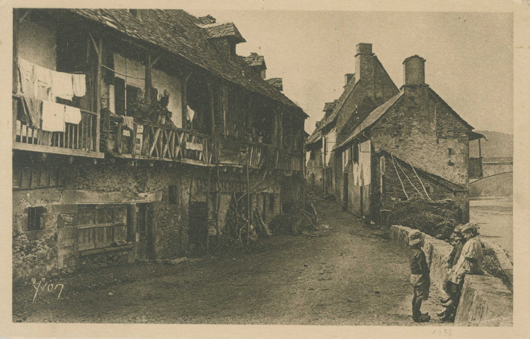 Argentat : "La douce France - La région du Limousin - Vieille maison à Argentat".