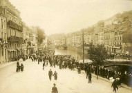 Fête nautique entre le pont du Tribunal et le pont Millet-Mureau.