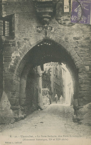 Uzerche : "K - 40. - Uzerche. - La Porte Bécharie, dite Porte Barachaude (monument historique, XIe et XIIe siècles)".