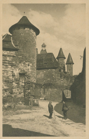Collonges-la-Rouge : "Collonges-la-Ville-Rouge (Corrèze) - Porte Plate (enceinte fortifiée du XIVe s.)".