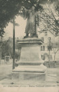 Treignac : "50 - Treignac (Corrèze) - Statue Lachaud (célèbre avocat)".