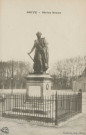 Brive-la-Gaillarde : "Brive - Statue Brune".