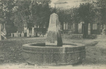 Naves : "104 Naves (Corrèze). - La fontaine".