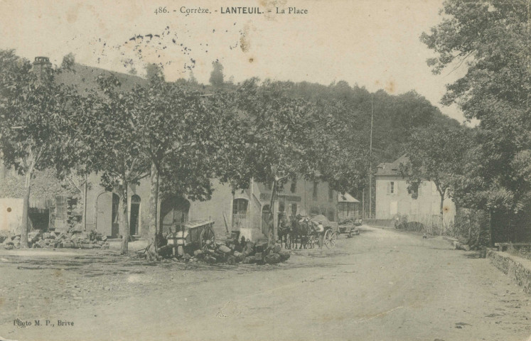 Lanteuil : "486. - Corrèze. - Lanteuil. - La place".