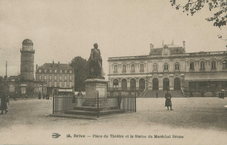 Brive-la-Gaillarde : "25. Brive - Place du théâtre et la statue du maréchal Brune".