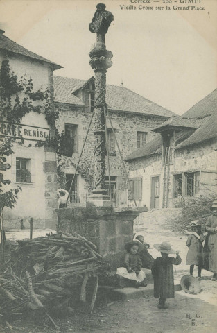 Gimel : "Corrèze - 200 - Gimel - Vieille croix sur la Grand'place".