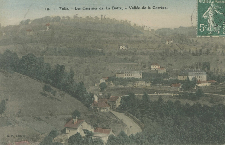 Tulle : "19. - Tulle. - Les casernes de la Botte. - Vallée de la Corrèze.".