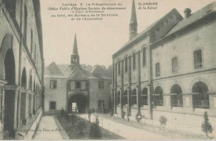 Beyssac : "Corrèze - 9. Le Préventorium du Glandier (Office public d'hygiène sociale du Département de la Seine) - La cour d'honneur - Au fond, les bureaux de la direction et de l'économat".