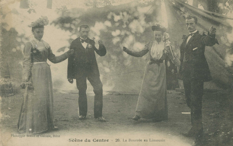 Folklore : "Scène du Centre - 20. - La bourrée en Limousin". cliché pris lors du concours de chabrette de Juillac en 1906.
