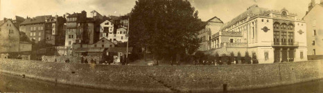 Le quai du Collège, le théâtre et le chantier de démolition de l'ancien collège.