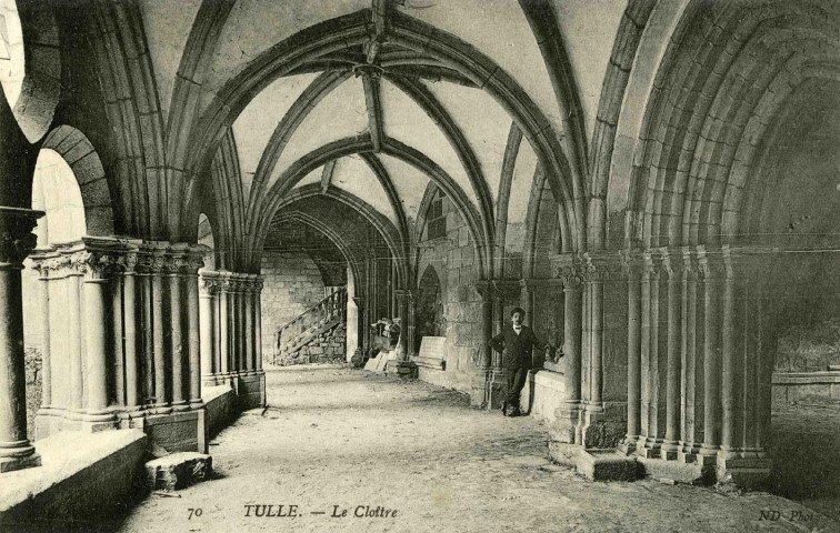 "70 Tulle. - Le Cloître".