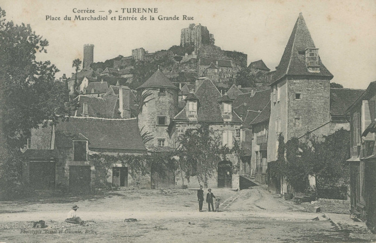 Turenne : "Corrèze - 9 - Turenne - Place du Marchadiol et entrée de la grande-rue".
