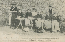 Folklore : "La Corrèze - Types limousins. - Paysans et paysannes limousins dévidant de la laine".