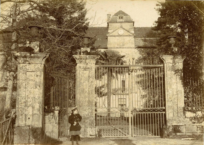 Château, portail d'entrée.