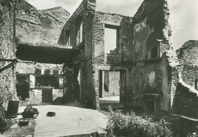 Massacre d'Oradour-sur-Glane.