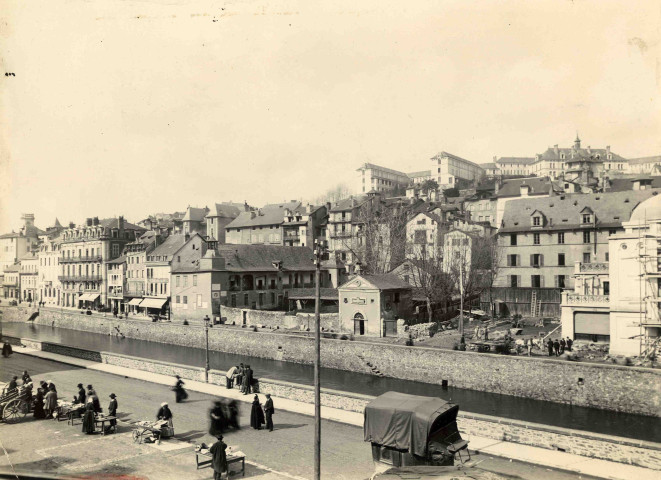 Vue sur le quai de Valon et le quai du Collège.