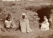 Fumeurs de kif (poudre de haschisch mélangée à du tabac).