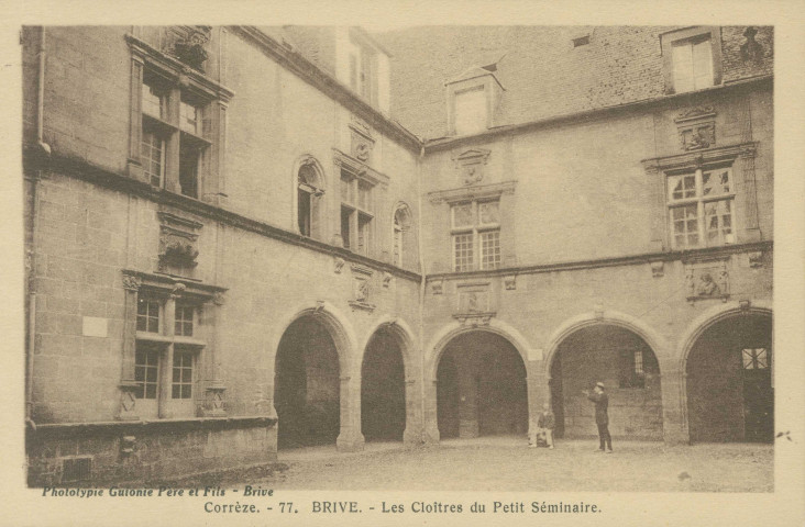Brive-la-Gaillarde : "Corrèze. - 77. Brive. - Les cloîtres du petit séminaire".