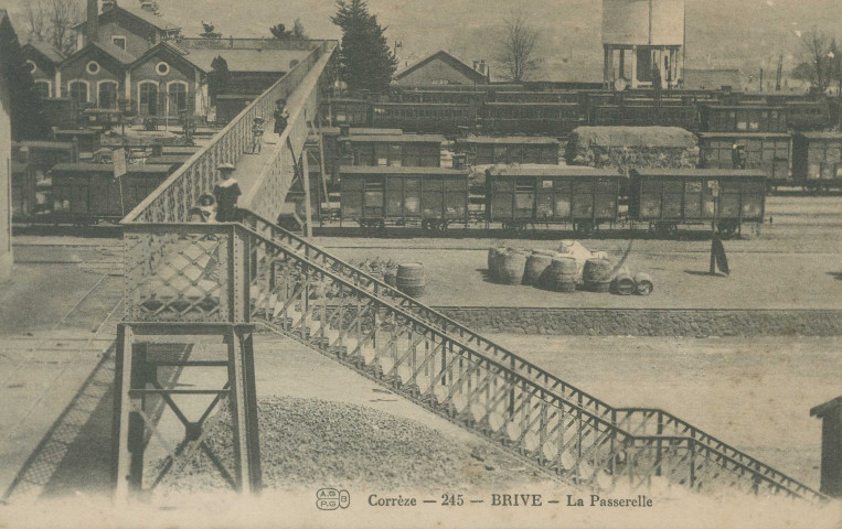 Brive-la-Gaillarde : "Corrèze - 245 - Brive - La passerelle".