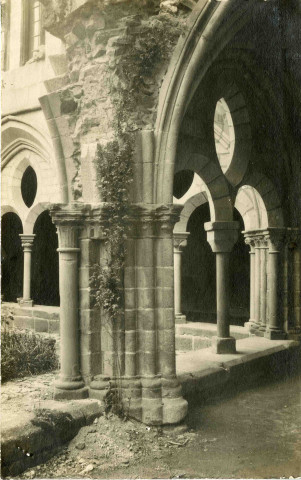 "Cloître de Tulle. - Arcades des galeries Nord-Ouest".
