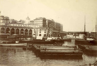 La mosquée de la Marine dominant le boulevard de l'Impératrice et le port.