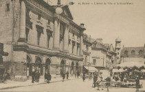 Brive-la-Gaillarde : "42. Brive (Corrèze) - L'Hôtel-de-Ville et la grand'place".