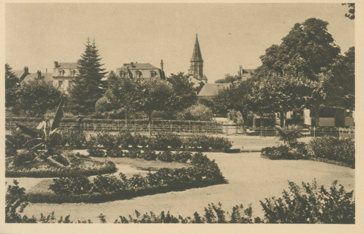 Brive-la-Gaillarde : "La douce France - 738 - Brive (Corrèze) - Place Thiers - Le jardin public".