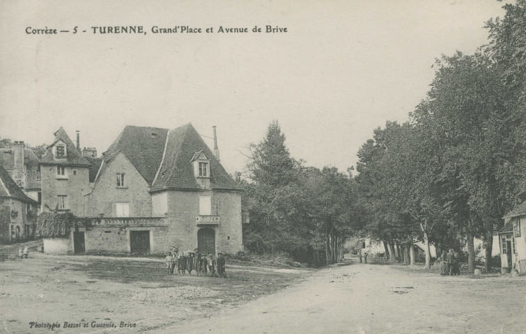 Turenne : "Corrèze - 5 - Turenne, Grand'place et avenue de Brive".