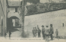 Donzenac : "Corrèze - 161 - Donzenac, vieille porte de la ville".
