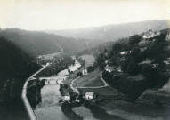 Vallée de la Vézère, la gare et le château de Comborn.